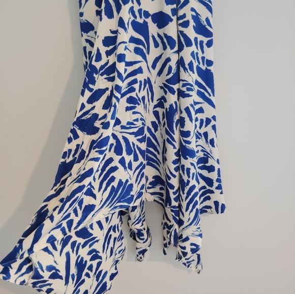 Alexis Vlogger FAV ASYMMETRICAL DRESS - Picture 5 of 7